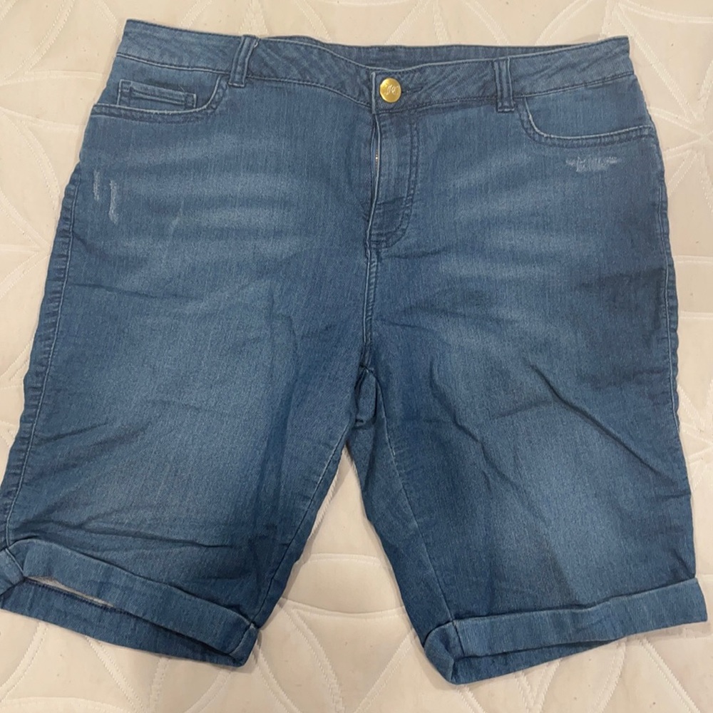Juicy Couture Bermuda shorts size 12